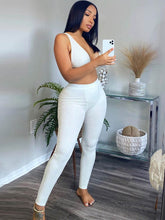 Crop-Top mit tiefem V-Ausschnitt und lange figurbetonte Hose